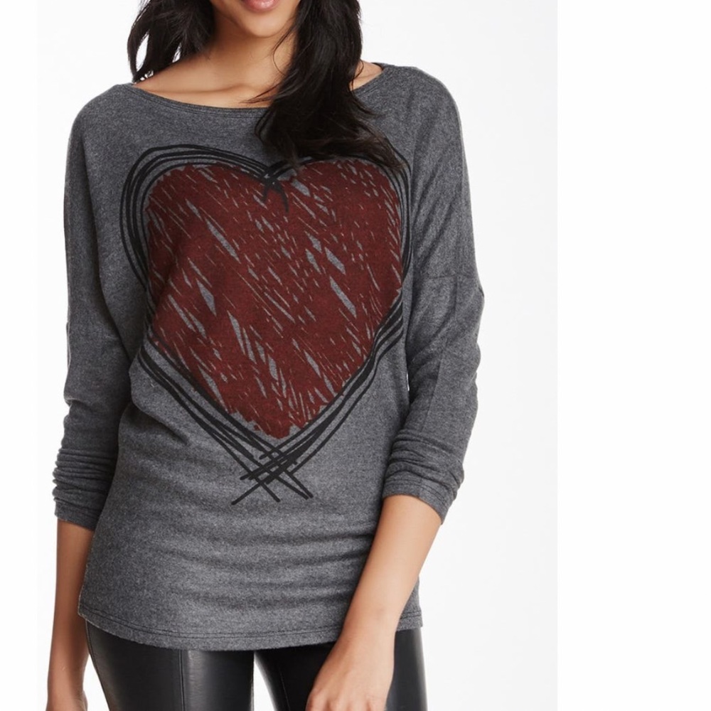 Go Couture Graphic Heart Top Size Large NWT